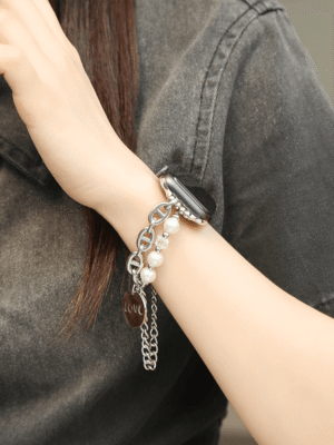 Doppelte Perlenkette und Edelstahlband